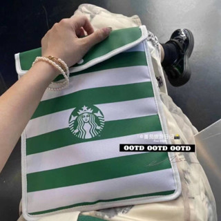 กระเป๋าใส่ ipad STARBUCK - งานหนัง pu - ใส่ ipad เอกสาร A4 ได้ - มีช่องแบ่งด้านใน - ขนาด 31×26 cm