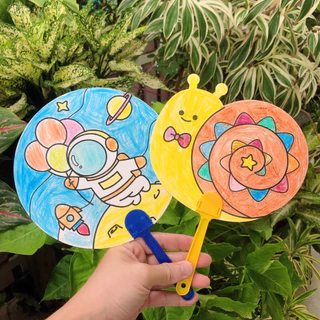 พัดระบายสี พัดระบายสี diy พัดระบายสีเด็ก พัด DIY ระบายสีเด็ก ของเล่นเสริมพัฒนาการ ของเล่นงานประดิษฐ์ ของเล่นศิลปะ