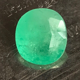 1.06ct 7x6.5mm พลอยมรกตโคลัมเบีย ทรีตออย Cushion Green Emerald, Colombia