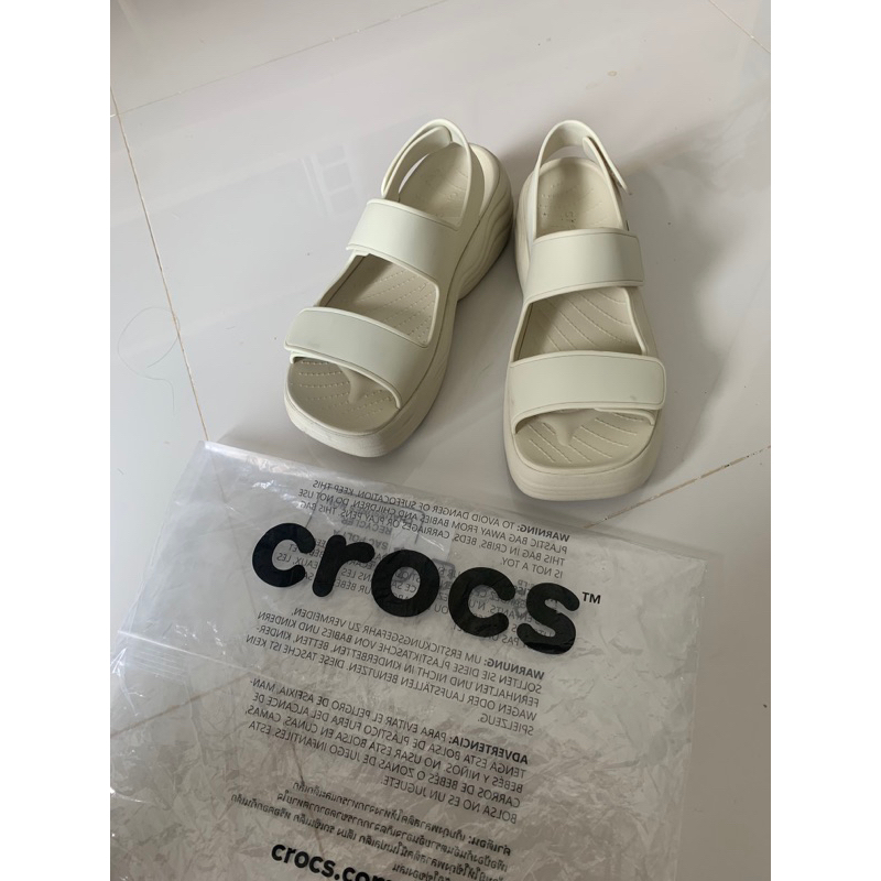 Crocs แท้!! skyline sandal สี bone ขนาด w8 (used)