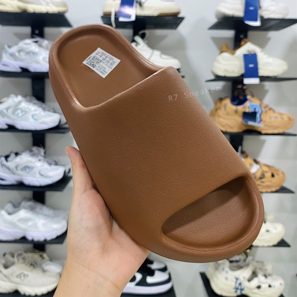 🔥YZY Slide Sandals🔥รองเท้าแตะชายหญิง Yeezy Slide เทียบงาน 1:1 พื้นนุ่มใส่สบาย【พร้อมส่ง💯/ รุ่นนี้ใส่ไซส์ปกติ】