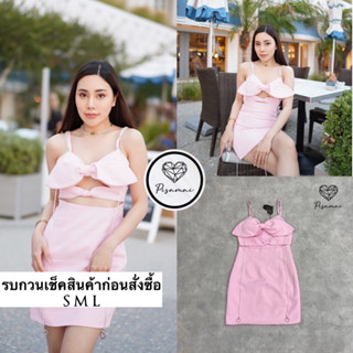 เดรสสายเดี่ยวเว้าอกสีชมพู ช่วงอกแต่งโบว์ พร้อมสายเพชรรูปหัวใจห้อยลงมา ใส่แซ่บทรงสวยมากๆรุ่นนี้ คุ้มมากๆค่า ดีมากค่า