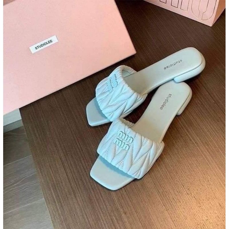 รองเท้าmiumiu พรีออเดอร์