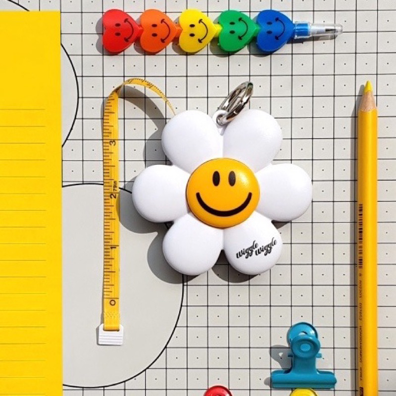 * *   พร้อมส่ง   * *  Wiggle Wiggle  พวงกุญแจสายวัดน้องดอกไม้ แท้ 💯💯💯