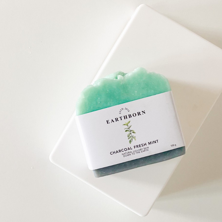 สบู่ Earthborn สูตรชาโคล
