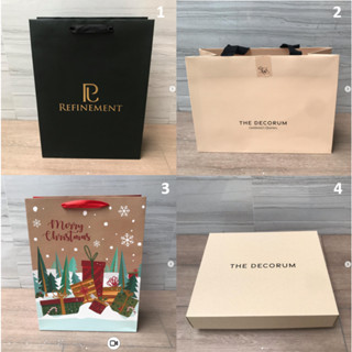 ถุงกระดาษ ถุง แบรนด์ REFINEMENT , THE DECORUM , ถุงคริสต์มาส Christmas และ กล่อง กล่องกระดาษ ของแท้ สภาพสวย ถุงใส่ของ