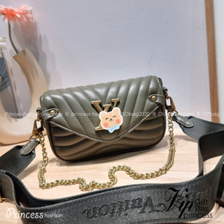 L..V new wave pochette multi bag  กระเป๋าสะพายมัลติฟังก์ชั่น มาพร้อม box set รับรองว่าดีงาม ลูกเล่นคลาสสิคผสานความวินเทจ