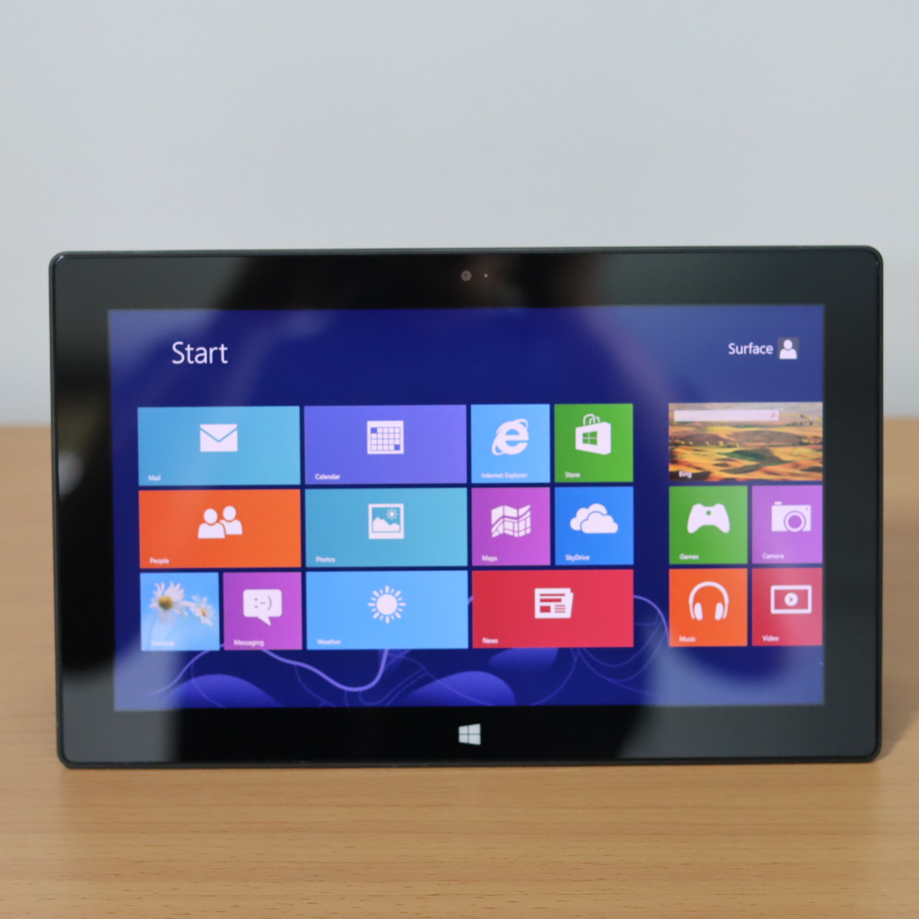 Tablet แท็บเล็ต Microsoft Surface 1516 -NVIDIA TEGRA 3 Quad-Core 1.30GHz -Ram 2GB -HDD SSD 32GB-10.6"นิ้ว -Wi Fi - จอทัช