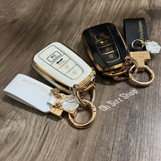 เคสรีโมทรถ  Camry 2023 Toyota Cross GR Altis   ดำเงาเส้นสีทอง และสีขาวเส้นสีทอง ดูเรียบหรู (Black Gold-Line TPU Key Case