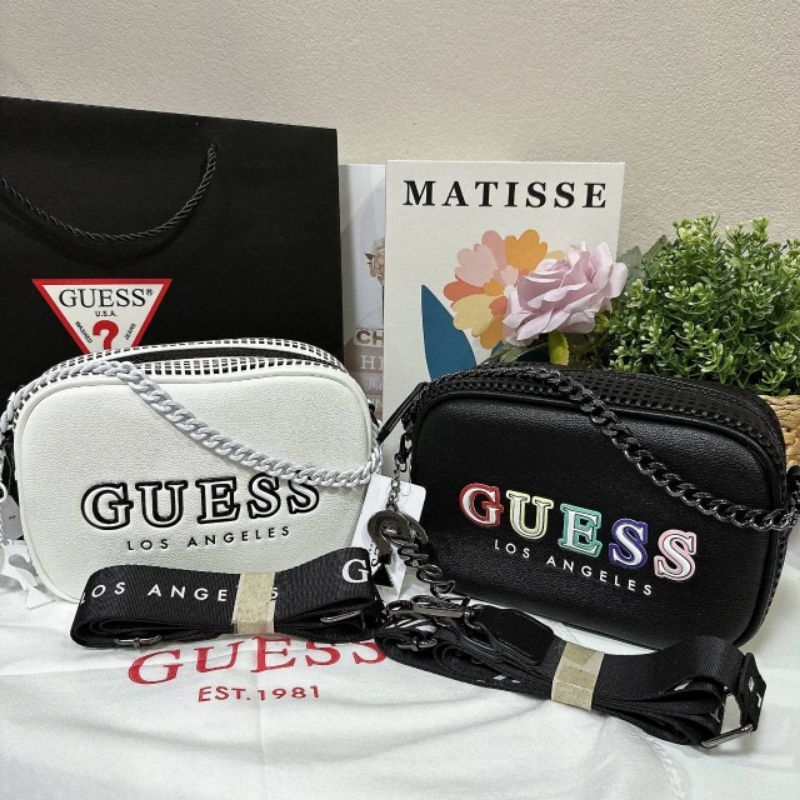 กระเป๋าาะพาย​ guess ทรงกล่อง​ สาย​สปอร์ต​ยาว​+กุญแจ