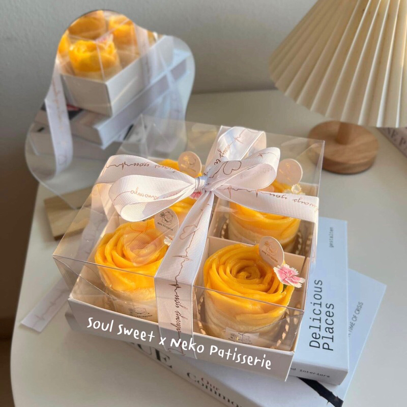 สีขาว , แดง , ชมพู กล่องขนมจัดเซ็ตแบ่งช่อง 4, 6 ช่อง ( ภายในช่อง 8.5 cm ) ฝาใสทรงสูงมีฟิล์มใส 2 ด้าน