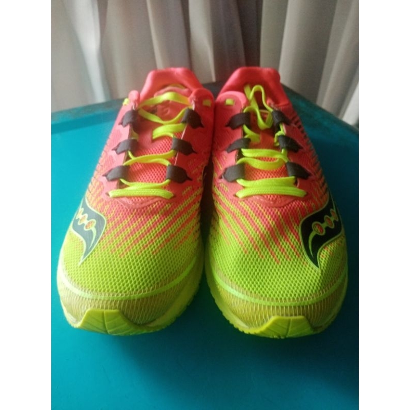รองเท้า​วิ่ง​ SAUCONY RACING มือสอง​