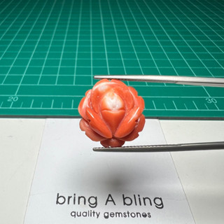 ปะการังแดง เมดิเตอร์เรเนียน (red coral) 11.00 ct  ขนาด 18x17.2 mm สีเข้ม เจียระไนรูปดอกกุหลาบ