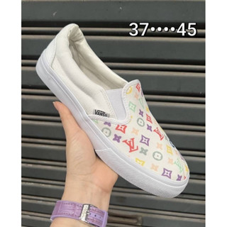 รองเท้าผ้าใบ[มีบริการเก็บปลายทาง] รองเท้า Vแบบ Slip on ลายตารางขายดี (แนะนำเพิ่ม1ไซส์)