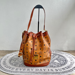 กระเป๋า MCM เยอรมัน ทรงจีบ ของแท้ มือสอง MCM Brown Visetos Leather Drawstring Bucket Bag Black Light brown