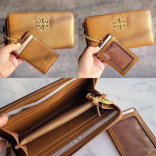 🎀 (สด-ผ่อน) กระเป๋าตังค์ใบยาวซิปรอบ พร้อมห้อยบัตร Tory Burch 86057 Britten Zip Continental Wallet