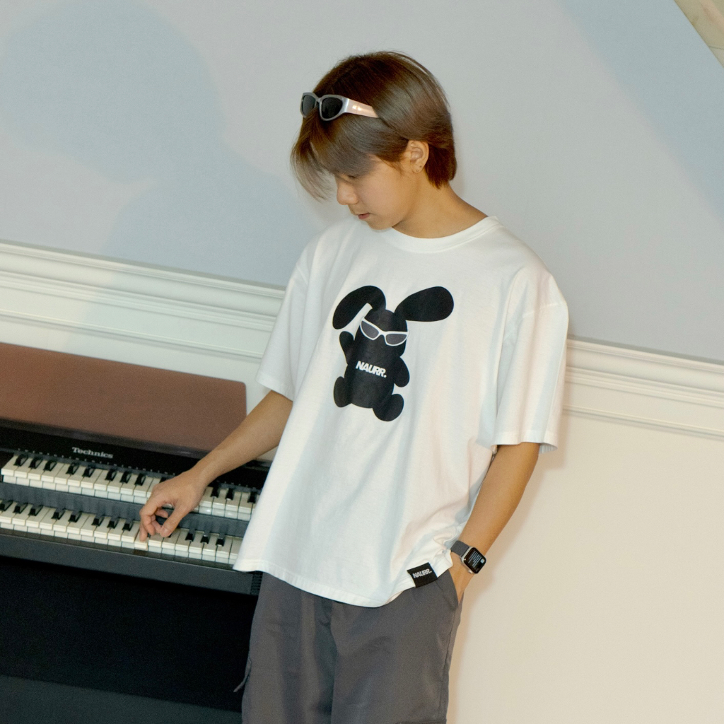 Naurr - Old School Bunny เสื้อยืดทรงโอเวอร์ไซส์