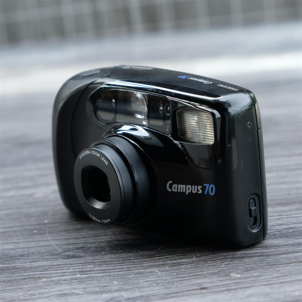 กล้องฟิล์ม KYOCERA CAMPUS 70 เลนส์ 38-70mm สภาพดี สีดำสวย ใช้ถ่าน AA หาง่าย บันทึกวันที่ได้ ใช้งานง่าย เล็งแล้วถ่าย