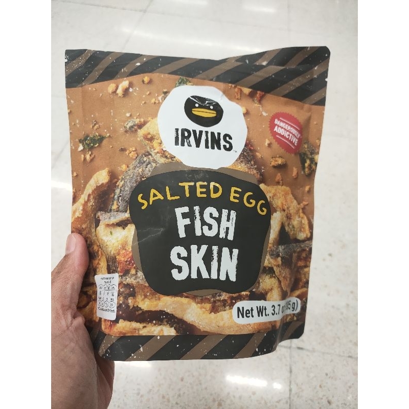 Irvins Hot  Salted Egg Fish Skin 105 g.หนังปลาทอดกรอบเคลือบไข่เค็ม 105 กรัม