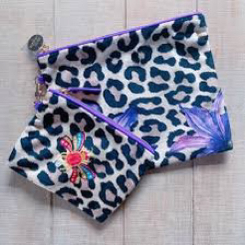 ของแท้ Estee Lauder Leopard and Bee pair of Make Up Bags ได้ 2 ใบ