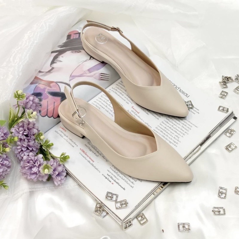 ส่งต่อ momoshoes สีครีม size 36