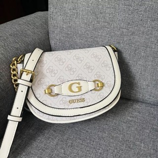 กระเป๋าสะพายข้าง guess ทรงครึ่งวงกลมลายซิกเนเจอร์ น่ารัก