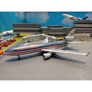 โมเดลเครื่องบิน Phoenix Model 1:400 American Airlines MD-11 N1762B [P4515]