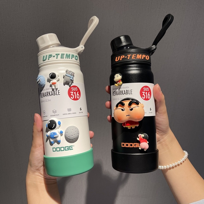 ใหม่!2023 【DODGEของแท้ 】แก้วเก็บอุณหภูมิร้อน-เย็น รุ่นมีหูหิ้ว+มียางรอง+มีหลอด+3Dสติ๊กเกอร์670ML DB-23652