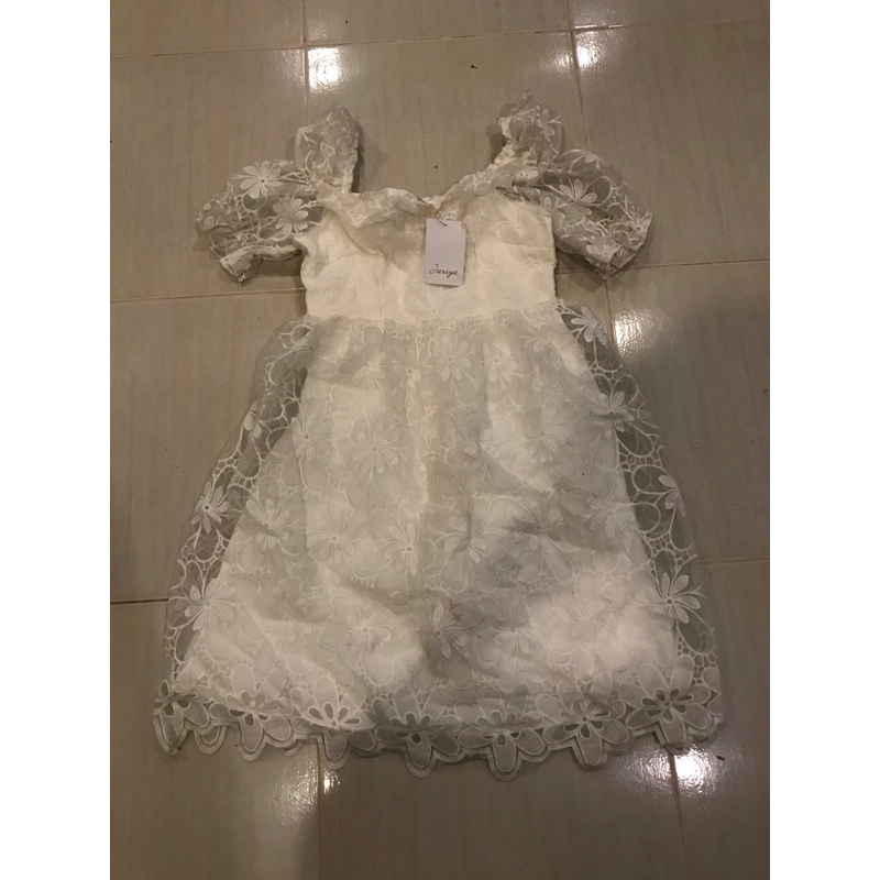 เดรสลูกไม้ปักป้าย Jariya  M