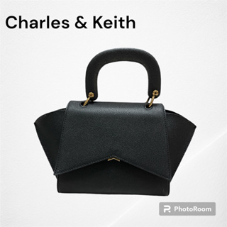 ส่งต่อ กระเป๋าถือ สีดำ ไซส์กลาง Charles &amp; Keith ของแท้ซื้อจาก shop ในห้างค่ะ กระเป๋าไปงาน