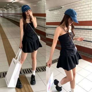 เสื้อเกาะอก จับจีบหน้า สม็อกด้านหลัง มีซิปด้านข้าง มาพร้อมกระโปรงซับในกางเกง เอวสม็อก งานมีซับในทั้งเสื้อและกระโ ่#5714