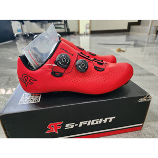 ลดราคาล้างสต็อค!! รองเท้าปั่นจักรยาน S-Fight รุ่น B2001 พื้น CARBON สำหรับ ROADBIKE (สีแดงดำ)