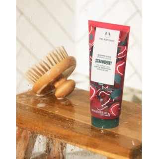 THE BODY SHOP STRAWBERRY SHOWER SCRUB 200ML