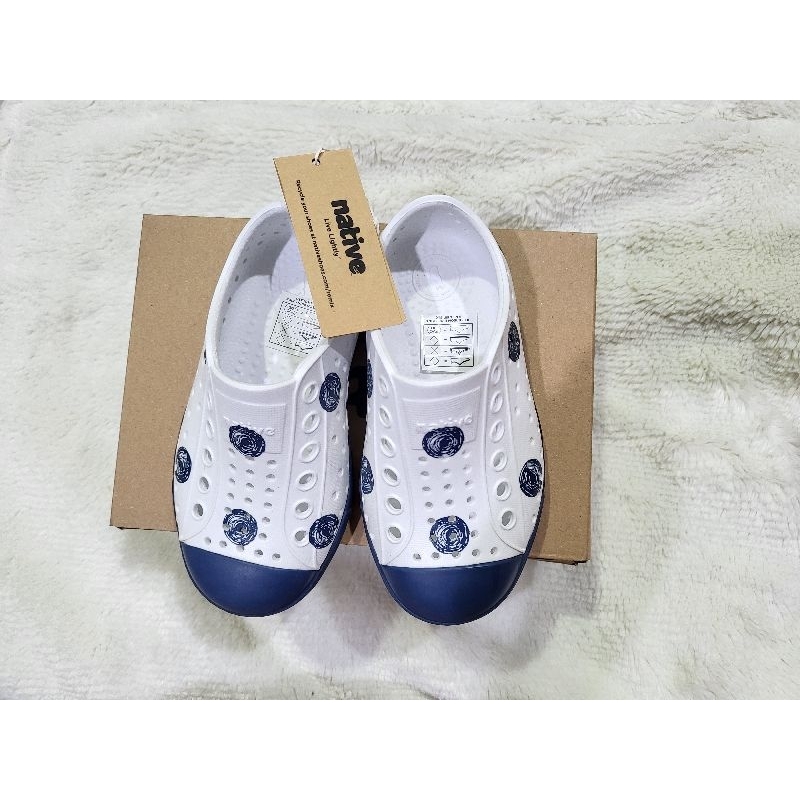 ส่งต่อ (ซื้อมาผิดไซส์) 😂Native รองเท้ากันน้ำเด็กเล็ก EVA เบอร์ (C7) รุ่น Jefferson Block Bone White