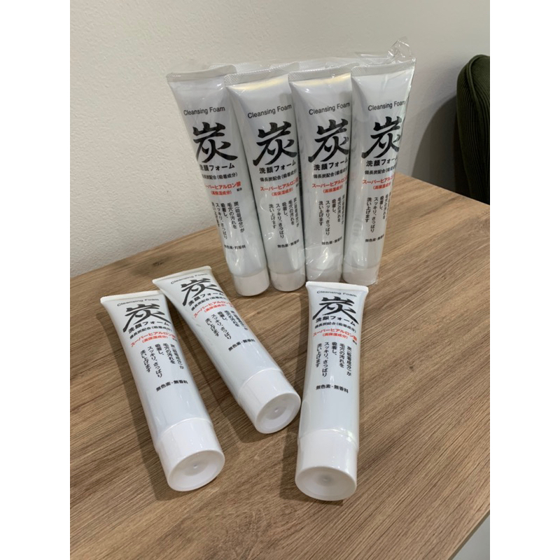 โฟมล้างหน้าถ่านหินภูเขาไฟไฮยาลูรอนแท้จากญี่ปุ่น Cleansing Foam