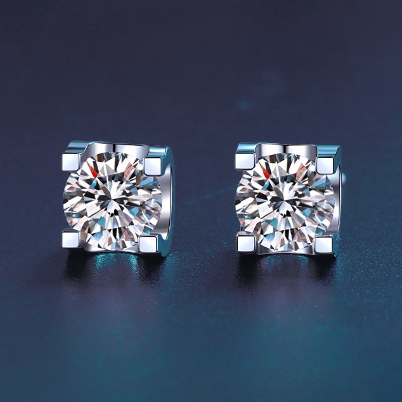 Petchara Jewelry ต่างหูเพชรโมอีส 1 กะรัต น้ำ 100-98 เงินแท้ 92.5% D-VVS1 : D3007