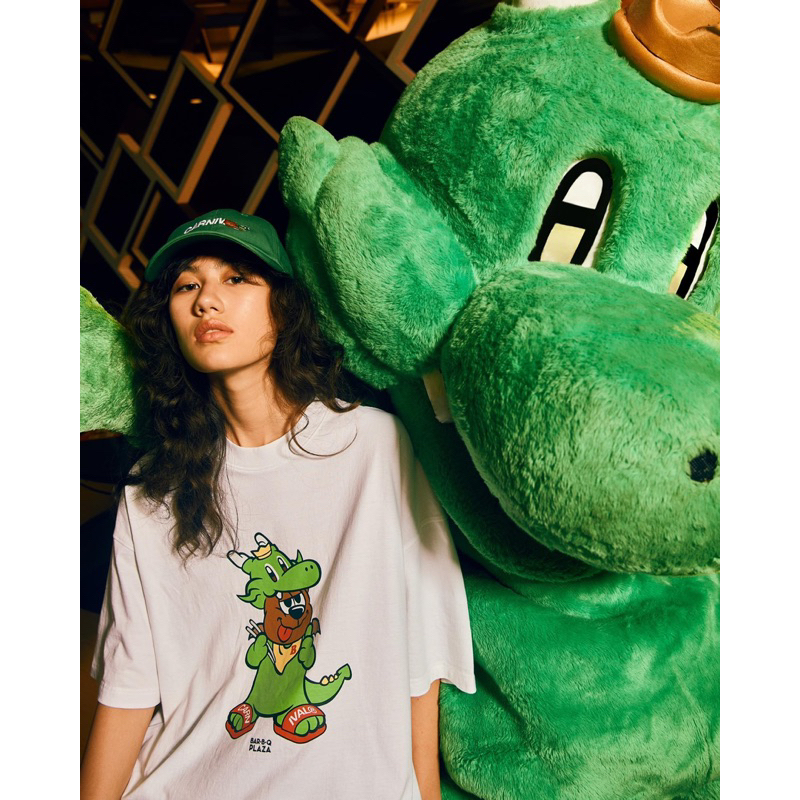 CARNIVAL X Bar B Q Plaza T-SHIRT WHITE