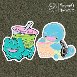 ʕ •ᴥ•ʔ ✿ พร้อมส่ง : เข็มกลัดเซ็ทโปเกม่อนทานชานมไข่มุก | Pokémon Enjoy Eating With Bubble Milk Tea Enamel Brooch Pin Set.