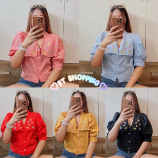 พร้อมส่ง🌸เสื้อครอปผ้าทอแต่งคอปกปักลายดอกไม้ งานน่ารักๆรับ summer ค่า