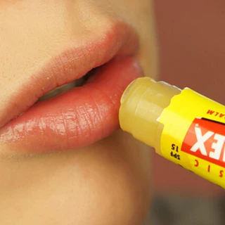 CARMEX LIPBALM CLASSIC STICK SPF15 (คาร์เม็กซ์ คลาสสิค แบบแท่ง)