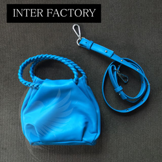 [ฟรีค่าจัดส่ง ก.ย.] กระเป๋าหนัง สีฟ้า Inter Factory จากญี่ปุ่น  ถือ คล้องไหล่ หรือสะพาย cross body ก็ได้ *ตัดป้าย