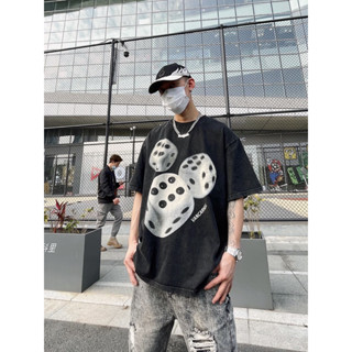 Spenzer.street | 🖤 Dice tee เสื้อโอเวอร์ไซส์ เสื้อผ้าสตรีท เสื้ออปป้า เกาหลี เสื้อy2k ทราวิส 2pac ฮิต 2023 มาใหม่