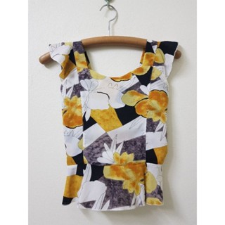 เสื้อลายดอก สม็อคหลัง รอบอก 32-34 นิ้ว มือสอง