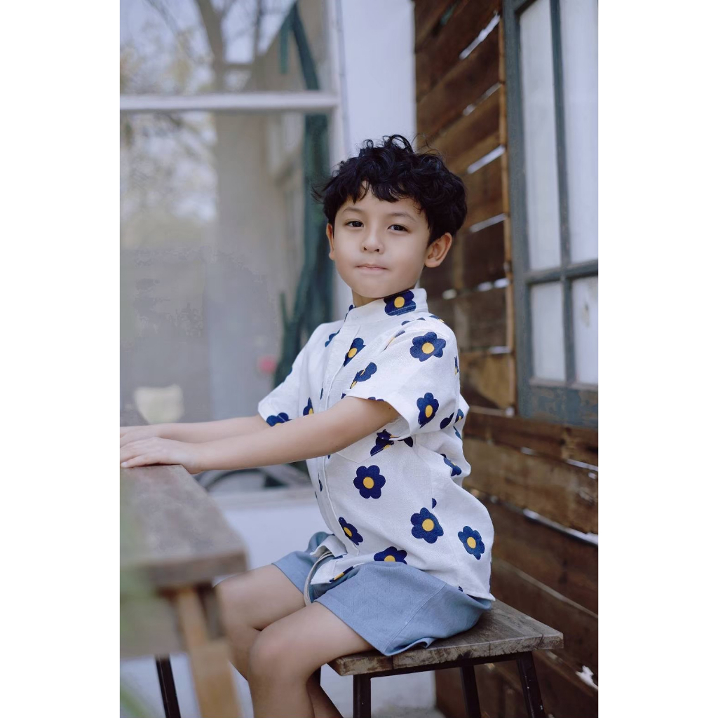 เชิ้ตเด็กชาย ลายดอกนํ้าเงิน คอจีน (เฉพาะเสื้อ)
