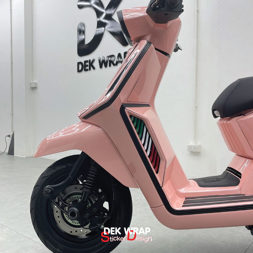 NEW!! สติกเกอร์ติดกริวช่องลม Lambretta X300 X200 ลายอิตาลี