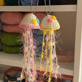 JOLLYHOUR | Rainbow jellyfish keychain พวงกุญแจแมงกะพรุน พวงกุญแจไหมพรม