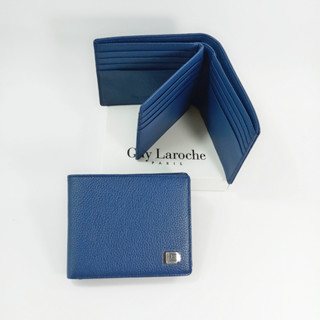 Guy Laroche กระเป๋าสตางค์ผู้ชาย พับสั้นมีลิ้นกลาง สีน้ำเงินกรมท่า หนังนิ่ม หนังลาย โลโก้ GL สีเงิน