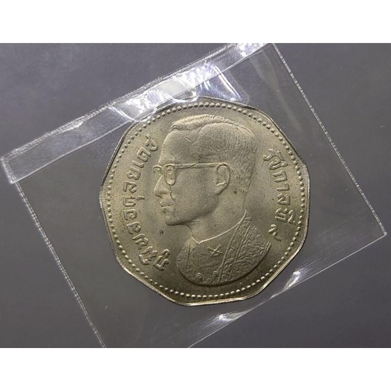 เหรียญ 5 บาท ครุฑ 9 เหลี่ยม รัชกาลที่9 หลัง พระครุฑพ่าห์ ปี พ.ศ. 2515 ไม่ผ่านใช้ เก่าเก็บ #เหรียญครุฑ #เก้าเหลี่ยม #ครุฑ