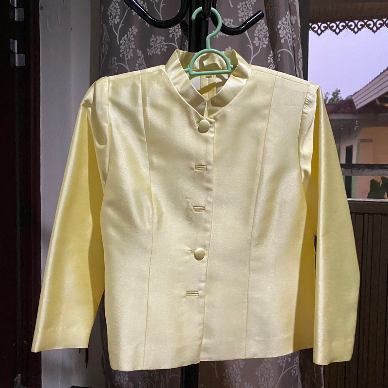 เสื้อผ้าไทยผ้าไหมสีเหลืองเสื้อพิธีการมือสอง