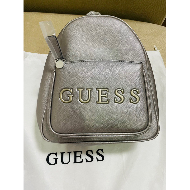 กระเป๋าสะพาย Guess ของแท้ จากญี่ปุ่น สีเงิน